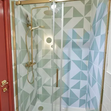 Queenscliffe سكرابورو